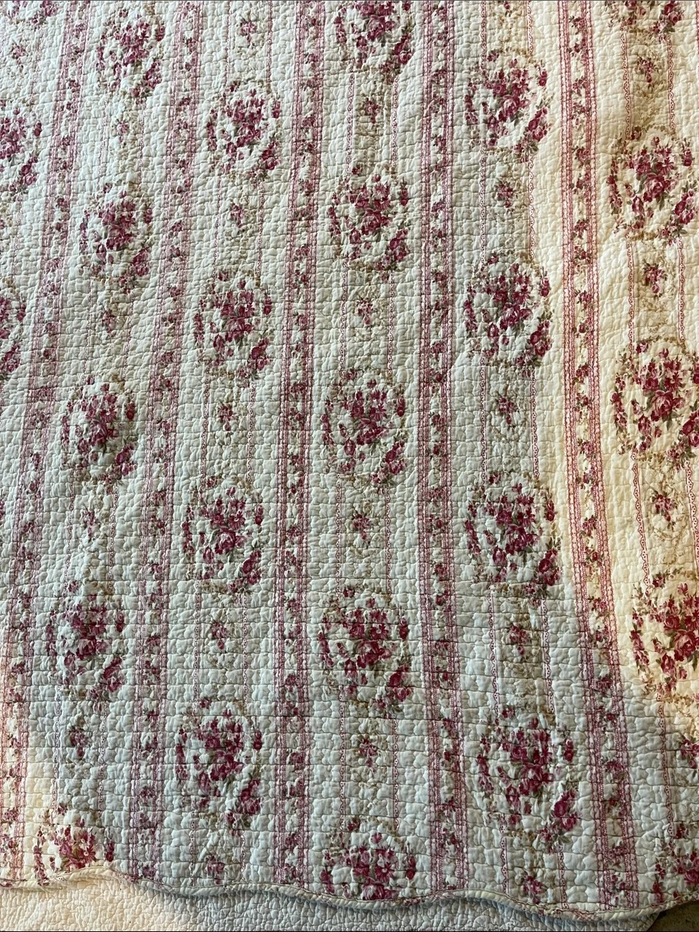 Queen size quilted embroidered bedspread floral burgundy reversible